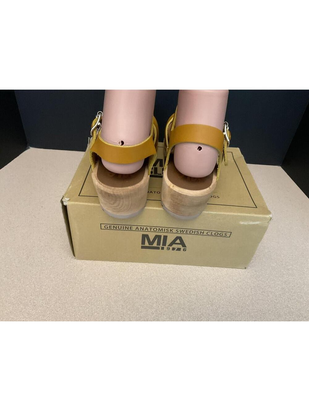 New! Womens MIA Sofia Closed Toe Mustard Leather Clog Sandals. Size 37-US 7. - Picture 5 of 9